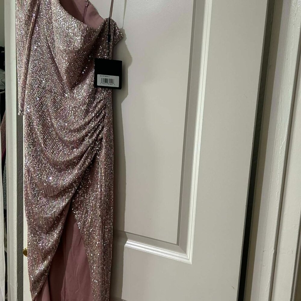 MAC DUGAL ONE SHOULDER SEQUIN DRESS
